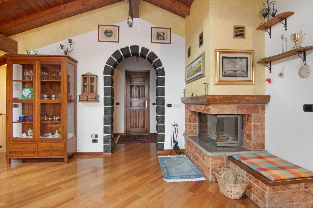 Apartamento La Mansarda Di Eros E Tiziana Lanzo dʼIntelvi Exterior foto