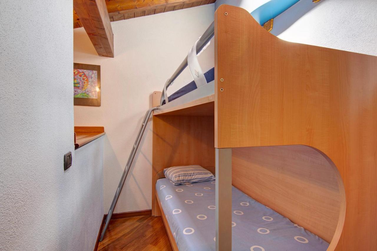 Apartamento La Mansarda Di Eros E Tiziana Lanzo dʼIntelvi Exterior foto